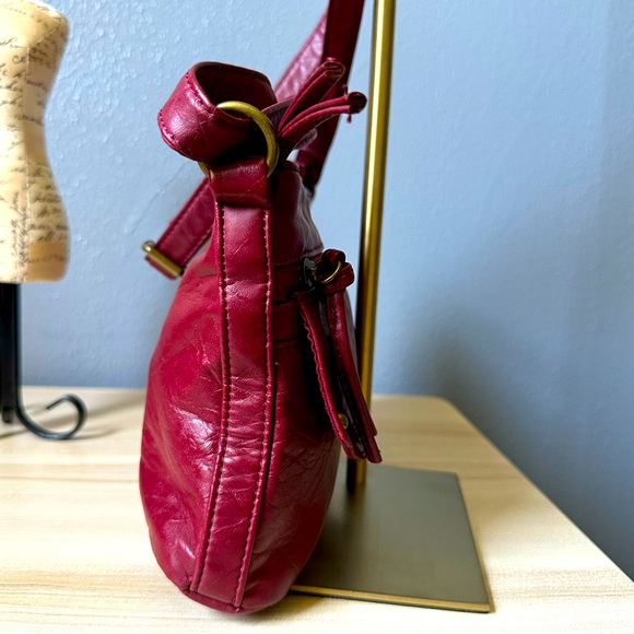 BUENO CROSSBODY MAROON BAG. - Picture 5 of 14